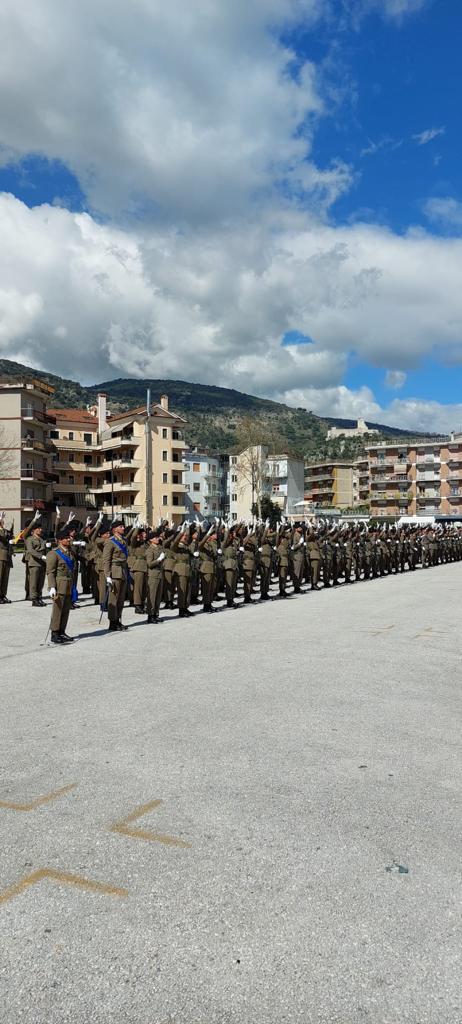 Esercito's tweet photo. Congratulazioni ai 328 #VFP1 del 2° Blocco 2022 che oggi a #Cassino hanno giurato fedeltà alla Repubblica Italiana.
🇮🇹❤️🇮🇹
#EsercitodegliItaliani #alserviziodelPaese #Volontari https://t.co/QpPWDviGjY