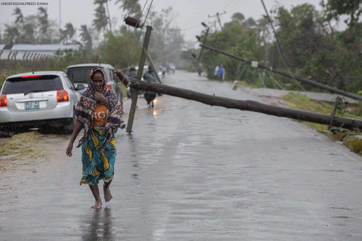 UNFPAMocambique's tweet photo. 4 anos desde #CicloneIdai devastou 🇲🇿, o país continua a ser atingido por desastres climáticos 🌀 e as mulheres e raparigas estão a pagar um preço alto
C/ 90k pessoas & 39 🏥 agora impactados por #Freddy, @UNFPA está a apoiar a resposta humanitária do Governo https://t.co/JkGV8azyMq