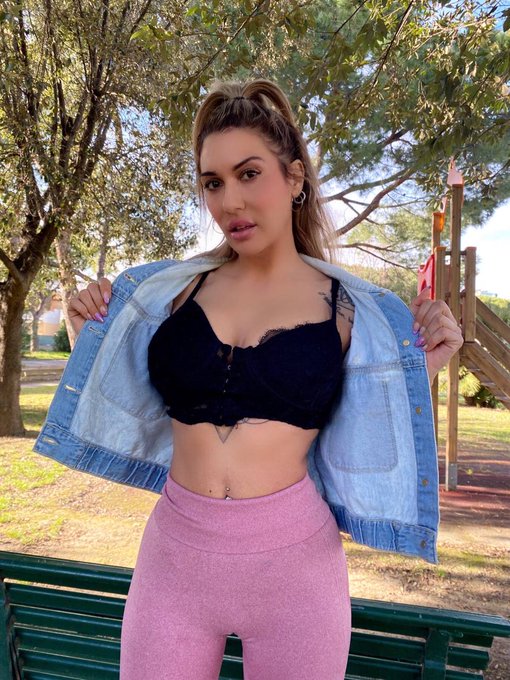 Che caldo!! 😋🔥💦 https://t.co/tg23Gw1BLT I miei contenuti espliciti li trovate  qui 👆🔥😈 5$promo ultimi