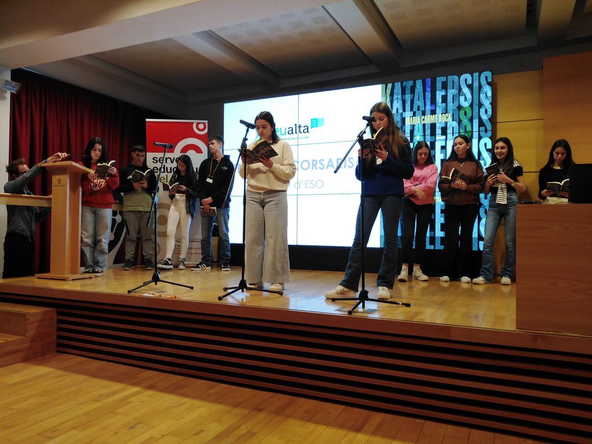 CRPSegria's tweet photo. Avui hem celebrat la segona semifinal del XIX Certamen de Lectura en Veu Alta al Segrià. Felicitats a tot l'alumnat participant, docents i centres per aquest necessari i magnífic exercici de lectura compartida. https://t.co/dsgwuBp6v7