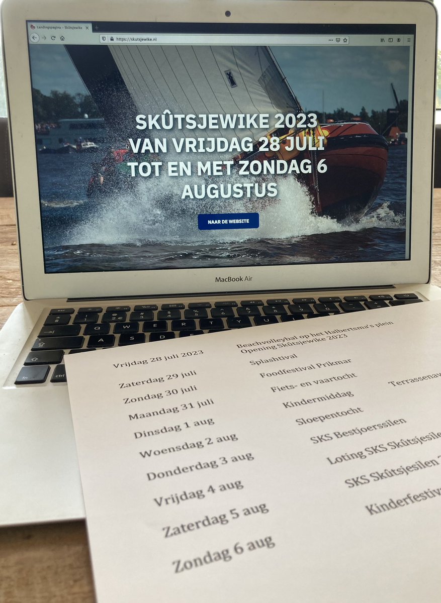 De voorbereidingen voor Skûtsjewike 2023 zijn gestart.
Maandagavond vergaderde de organiserende commissie voor deze 11e editie.
Hoogtepunt is uiteraard de openingswedstrijd van het SKS-skûtsjesilen op zaterdag 5 augustus.
Skûtsjewike 2023: vrijdag 28 juli t/m zondag 6 aug!