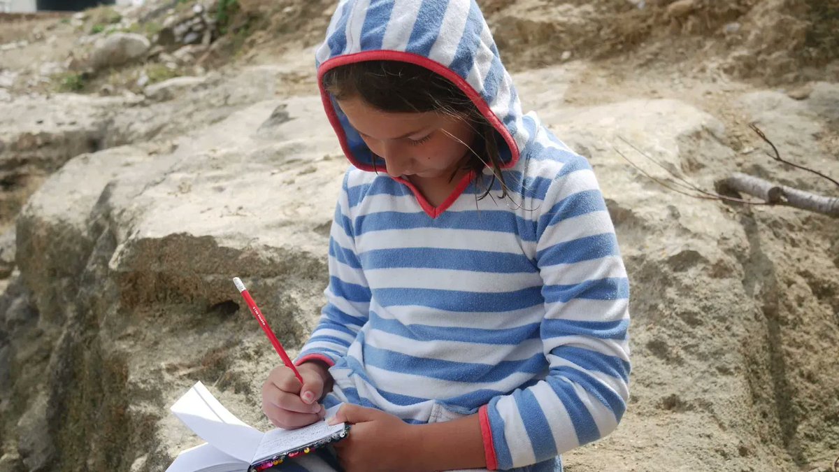 thebookseller's tweet photo. The @LRB has launched the Martha Mills Young Writers’ Prize, offering writers aged between 11 and 14 the chance to have their work published, with judges looking for writing that is “lively, unusual or otherwise original”.

Read here: https://t.co/Gb1APoCOtZ https://t.co/IaY5vDZjgw
