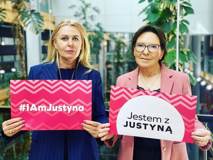 elukacijewska's tweet photo. 🔴 Dziewczyny, kobiety, Polki. Bądźmy #odważne, #solidarne, #wspierające. Dosyć tragedii, przemocy i łez‼️ Nie dajmy zrobić z #Polska zaścianka Europy‼️ https://t.co/09XMOaCXh0