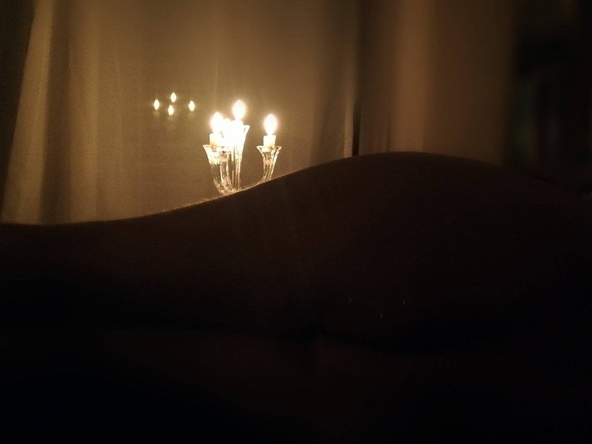 Divine26207256's tweet photo. Kaum zu erahnen, aber sehr erotisch, die Silhouette des zufriedenen Sklaven... #Ästhetik #subiectus1 #Erotik https://t.co/ERtCiK6gGc