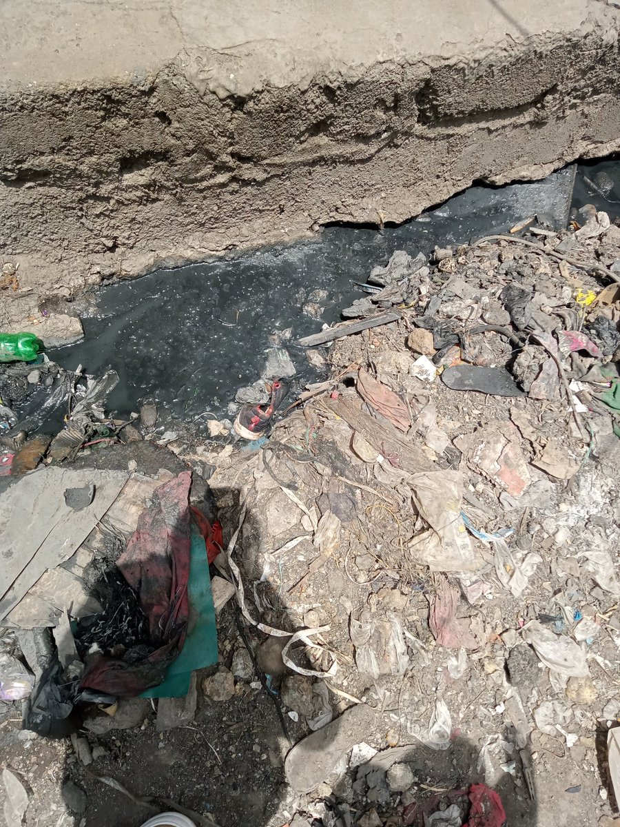 Mmwikaliw's tweet photo. The living conditions of people in Mukuru  is very alarming☹️#MukuruSPA #Mukurupeoplesmanifesto 
@SakajaJohnson https://t.co/K5ZwhYL2iM