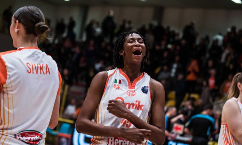 Danielbm200's tweet photo. Vaya partidazo se marcó ayer Astou Ndour.

Los números de la jugadora española, actualmente en 
Beretta Famila Schio, que ayudaron a su equipo a vencer por 75-63 a Valencia Basket:

▪️ 21 puntos
▪️ 8 rebotes
▪️ 61.5% en TC
▪️ 2/4 en T3
▪️ 22 de valoración 

Foto: @vicenzareport https://t.co/P6Z5SQvD2x