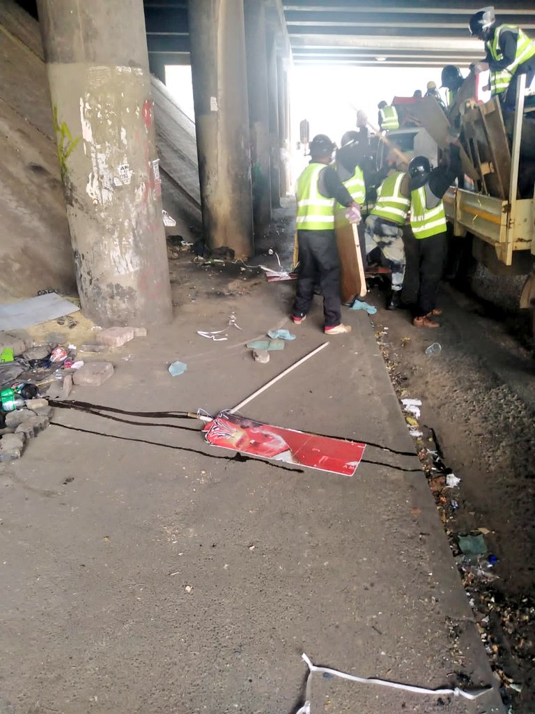 #ManjeNamhlanje cleanup operation conducted by #JMPD officers removing illegal plastic structures at Henry Nxumalo & Marshall str, Joburg. The structures comprise safety & cleanliness. #SaferJoburg