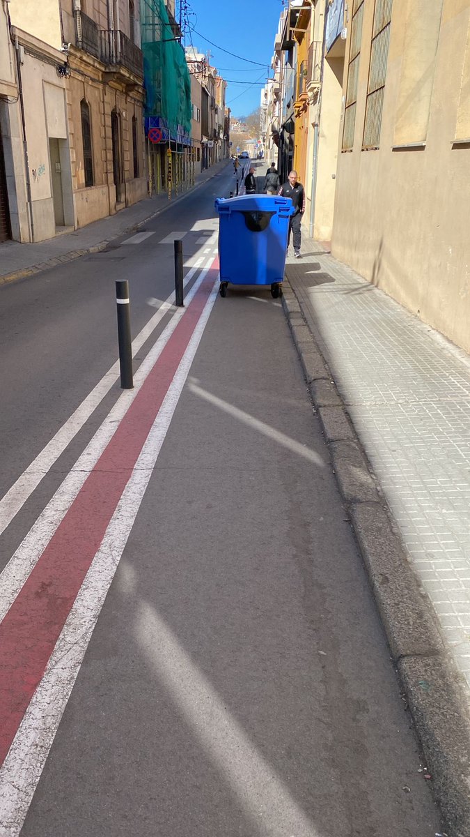 montse_petita's tweet photo. Què faríeu vosaltres al meu lloc?
@ajterrassa @jordi_ballart @PROUBARRERES1 @entretotes_trs @CUPTerrassa @SindicatMares 
Aquesta és la cursa d'obstacles que tenim cada dia les persones amb Diversitat Funcional.
Dia 15 de març 2023, a les 10:50 al C/St Quirze de Terrassa. https://t.co/yirSuVb8U5