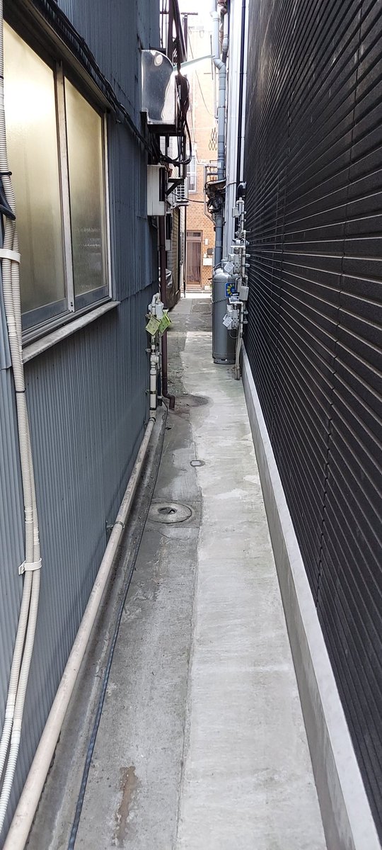 shigehiroaoki18's tweet photo. 台東区鳥越にまだ路地が残っています。 https://t.co/J5lzfTZ1Zm