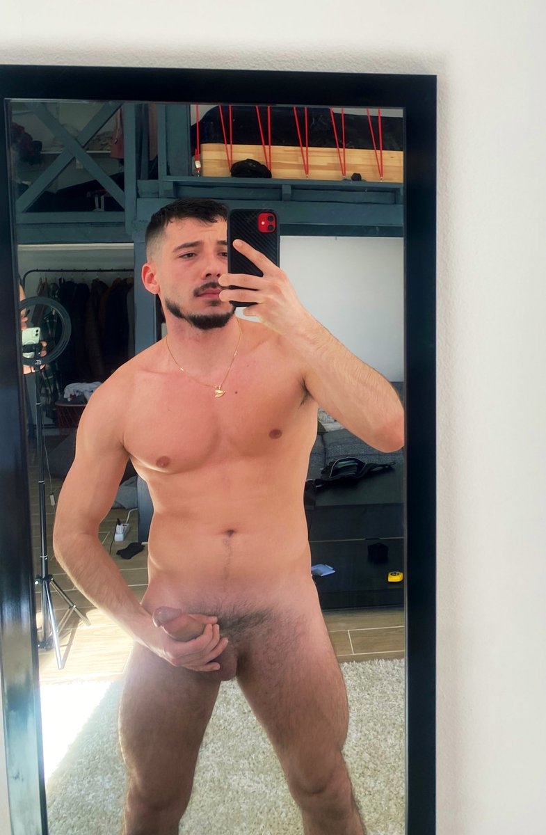 kyllanzer's tweet photo. RT pour retourner à la douche avec moi 😈💦🚿

 #maqueue @maqueuecom @bitesfrance @batorcircle @FrenchGaymer @BestFRPorn @TopBig_XXL #gay @LesPompeurs #pompeur https://t.co/OyS0FYONff