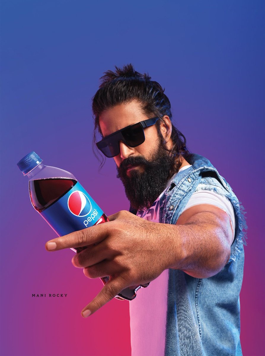 hrmn_666's tweet photo. Just got pictures of my teo favourites at same tym.
#AlluArjun #YashBOSS  #PushpaTheRule #KGFChapter2 https://t.co/d69p1772hc