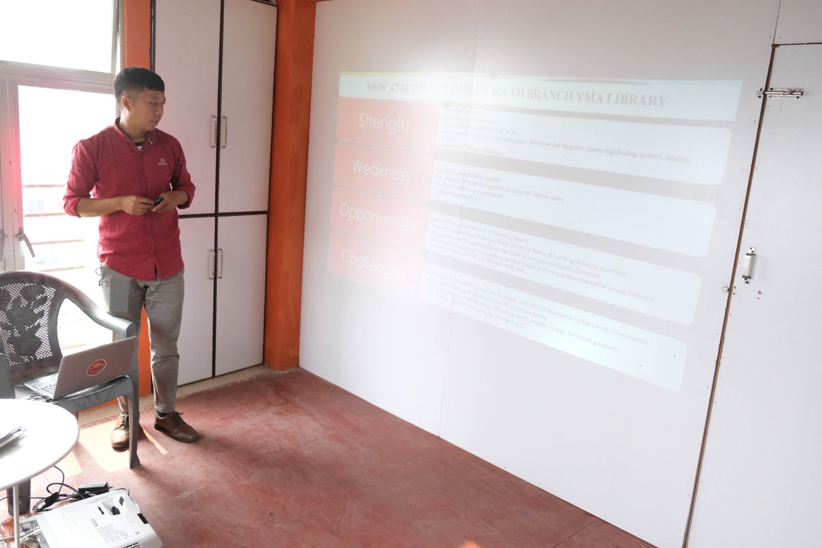 RamhlunYma's tweet photo. Library kalpui tha thlanchhuah zingah kan tel ve angin vawiin ni 15.3.2023, Nilani zing dar 9:30 khan Kolkatta atangin Pu Diptendu Das, Field Officer, North East Zone, (RRRLF) leh State Library Official te chuan RSYMA library min rawn tlawh.
@MrDiptendu 
#rrrlf

🐦 https://t.co/E0IGzaRayD