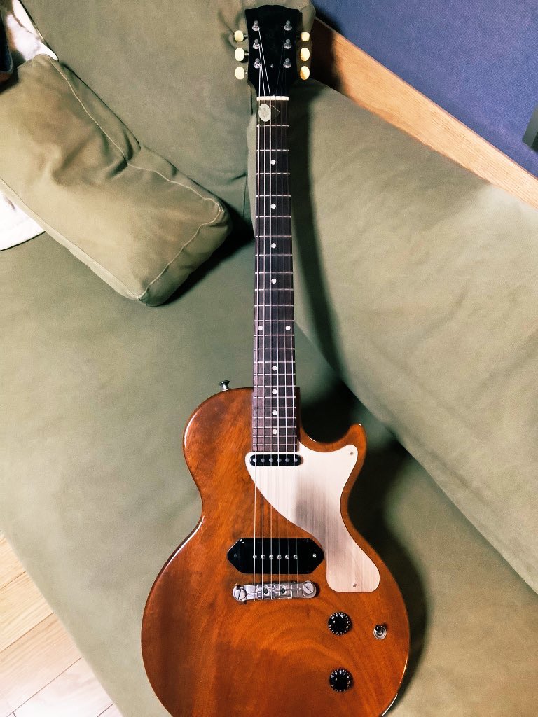 ud_jjc's tweet image. shinosに合うセッティングがやっと定まったかも…  小さいからか低音が物足りない感じがしてたんですが、
このジュニアは低音が出ていい感じにはまった気がする。
ただネックがバカ太い…(T ^ T)
#shinos #gibson #junior #ギブソンジュニア