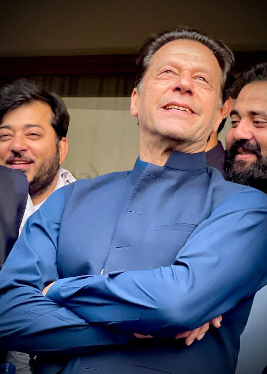SyedShahabSha10's tweet photo. تیرے آگے کچھ بھی نہیں سب خاک برابر۔
#زمان_پارک_پہنچو 
#imrankhanPTI 
#ZamanatPark https://t.co/KsblSgCRCk