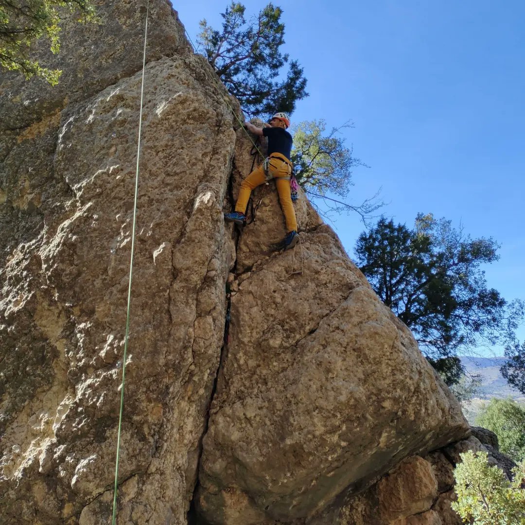 seespemo's tweet photo. 🧗‍♀️ Taller d'autoprotecció i escalada artificial de la secció d'escalada https://t.co/OtMk4eiASP