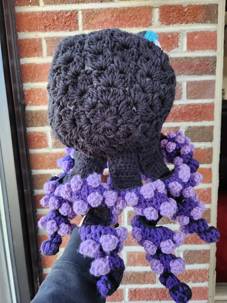 Happy Hump Day!! 

These poor unfortunate souls better watch out because the Ursela inspired Kraken hat is DONE!! 

Here she is!! 

She will be available on the Etsy on Monday, March 20th 

etsy.com/shop/Crochetin…