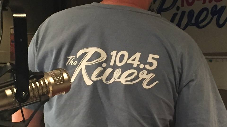 1045theriver's tweet photo. Helllooooo!! It's Ron Olson and Karen Perrin on 104.5 The River ready to help you start this day! Let's do it! Happy Wednesday! #Memphis #Radio #OnAir #RonsBack #March #GoodMorning #SpringBreak #HappyWednesday https://t.co/KdXM2FmqO1