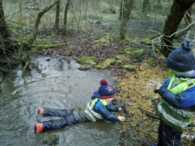 stm_elcc's tweet photo. It's been a great week for going to the forest. Rain and snow make the best #muddypuddles. #outdoorlearning #forestkindergarten #scottishweather https://t.co/EkDZN8myFh