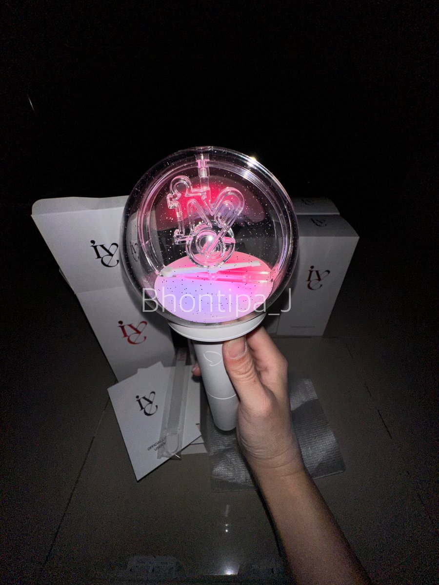bhontipa_j's tweet photo. พร้อมส่ง #แท่งไฟIVE
IVE OFFICIAL LIGHT STICK VER.1
กดเว็บเอง ของครบ
ของแท้ 100%🇰🇷
เหลือ 2 แท่ง สุดท้าย🔥
แท่งละ 1,690฿ รวมส่งจ้า (จาก 1,890฿)
สนใจรีบทักมาได้เลยจ้า💨
#IVE #ivelightstick #iveofficiallightstick #ไอบึ #ตลาดนัดIVE #ThePromQueensinBKK #wonyoung #yujin #lightstick https://t.co/oeiqk8MzaH