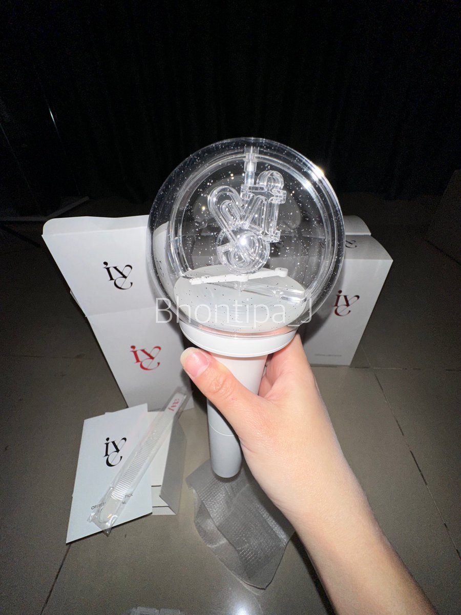 bhontipa_j's tweet photo. พร้อมส่ง #แท่งไฟIVE
IVE OFFICIAL LIGHT STICK VER.1
กดเว็บเอง ของครบ
ของแท้ 100%🇰🇷
เหลือ 2 แท่ง สุดท้าย🔥
แท่งละ 1,690฿ รวมส่งจ้า (จาก 1,890฿)
สนใจรีบทักมาได้เลยจ้า💨
#IVE #ivelightstick #iveofficiallightstick #ไอบึ #ตลาดนัดIVE #ThePromQueensinBKK #wonyoung #yujin #lightstick https://t.co/oeiqk8MzaH