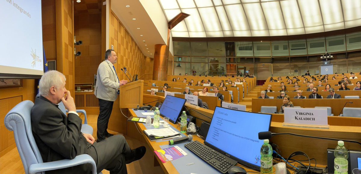 fonsi1x2's tweet photo. @CreaSTEAM_proj @creasteam presentation in the Multiplier Event at Rome by @fidaeNazionale and @LaSalleBCN https://t.co/UaXiJo4BT2