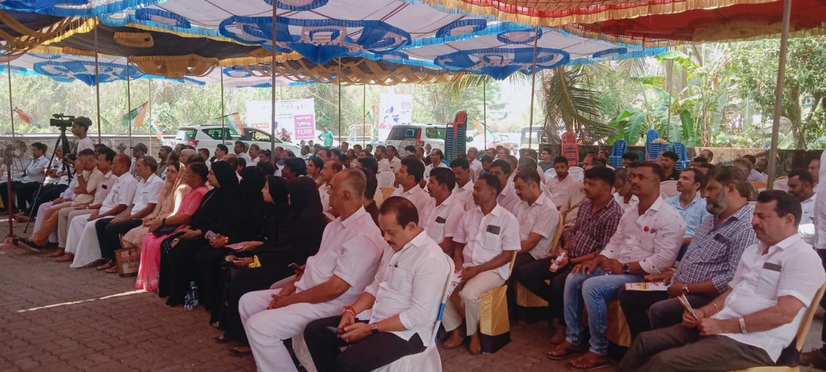 congressputtur's tweet photo. ವಿಟ್ಲದ ಸ್ಟೈಲ್ ಪಾರ್ಕ್ ಮೈದಾನದಲ್ಲಿ ಇಂದು ನಡೆದ ಪ್ರಜಾಧ್ವನಿ ಸಮಾವೇಶದಲ್ಲಿ ಪಕ್ಷದ ಪ್ರಮುಖರಾದ @HariprasadBK2, ಮಂಜುನಾಥ್ ಭಂಡಾರಿ ಮತ್ತು ಇತರ ನಾಯಕರು ಉಪಸ್ಥಿತರಿದ್ದರು. https://t.co/TptBkruOeC