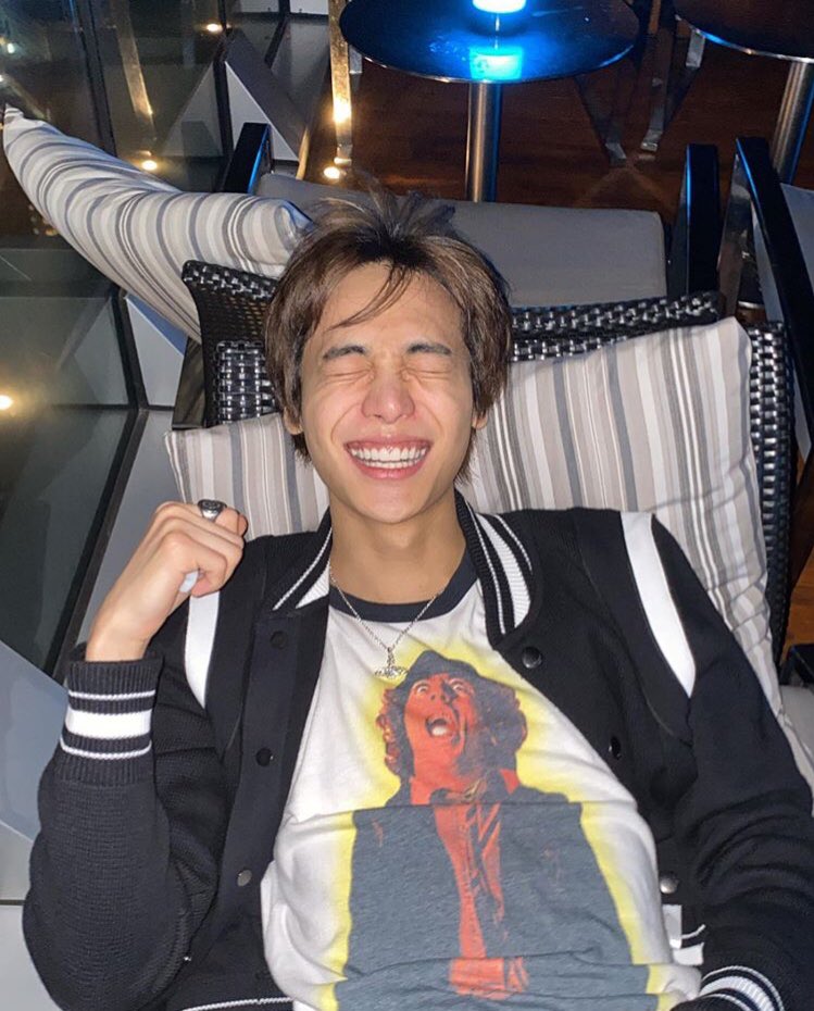 ♢

⠀⠀⠀⠀⠀⠀⠀⠀⠀ ️ ️

️
 smoking at night with beautiful view of city lights. You should try it once in your life because it can refresh your mind

️

️#ONE #정제원