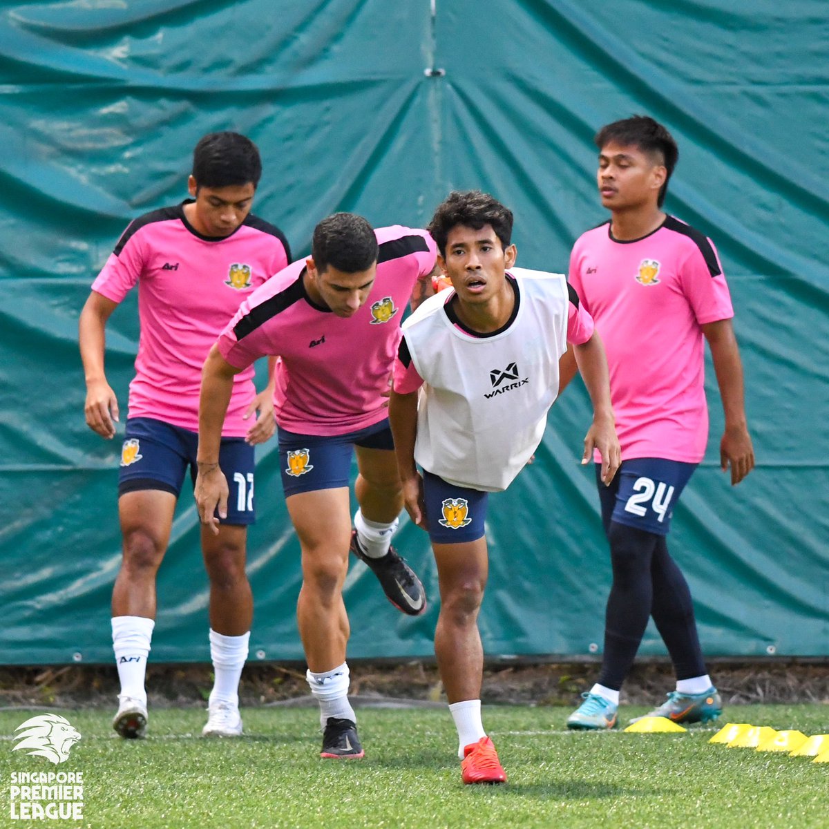 SGPremierLeague's tweet photo. It’s a rematch of the 2023 Community Shield as Albirex host Hougang this evening! Score predictions? #SPL #ALBHOU  

LIVE ➡️ YouTube (https://t.co/f8zO1IYnEG), meWATCH (https://t.co/fHQKsnZydU), Singtel Ch 111, StarHub Ch HS2 https://t.co/xNQFkjIAet