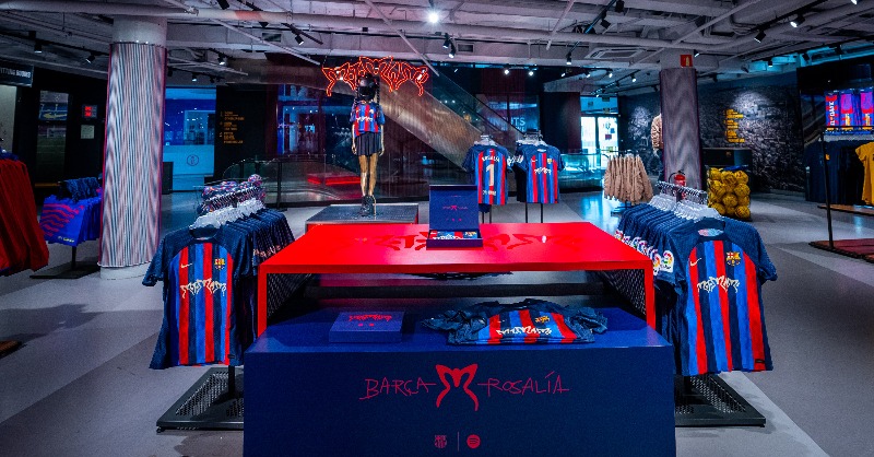 FCBarcelona_cat's tweet photo. Les samarretes Motomami ja disponibles a les Barça Store.
📍 Spotify Camp Nou
📍 Madrid
📍 Aeroport