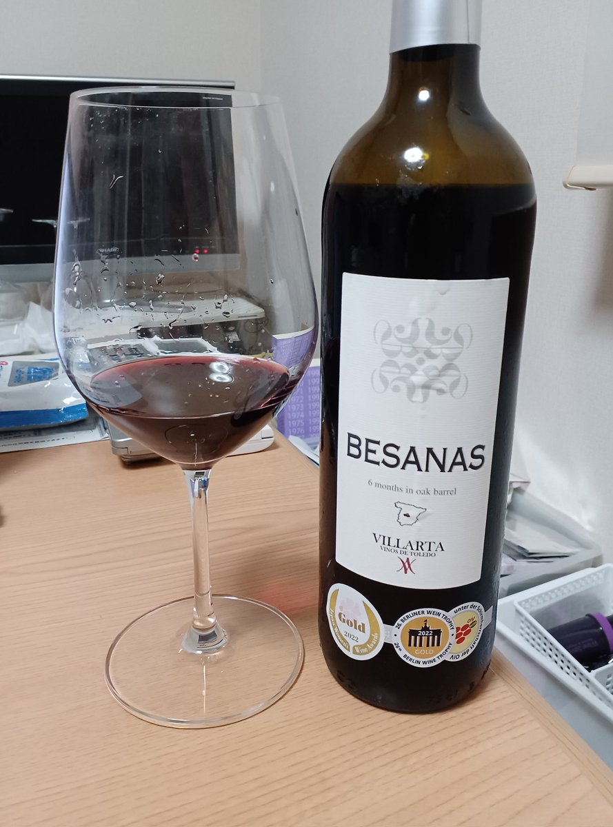 topergroad's tweet photo. 今日はベサナス・ハシエンダ・バヤルタ2020🍷

スペインのテンプラ100％、楽天SSで送料無料25％Off の1300円だったので、ついで買い。さすがスペイン、コスパ良さげです

トマトソースハンバーグで🍴 https://t.co/IGNPMdwTsl
