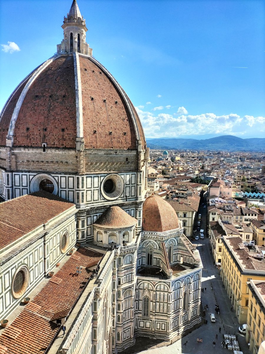 Florence is certainly an amazing city for a conference ❤️ ☀️ what a place to talk about DNA damage & Immune Response. Looking forward #EASImmuneResponses!