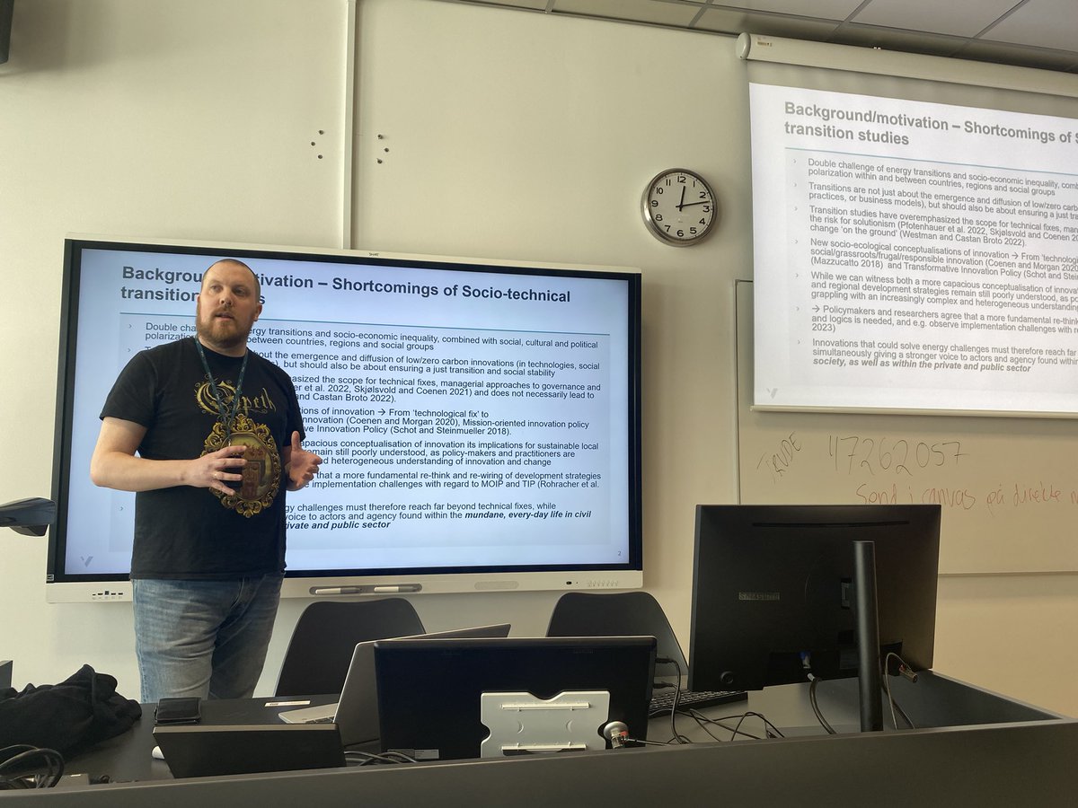 Out of the Box seminar today! A great presentation by @Svein_Sjotun of a submitted project on foundational economy(FE) and how a just transition can be achieved! Fingers crossed 🤞🏻
