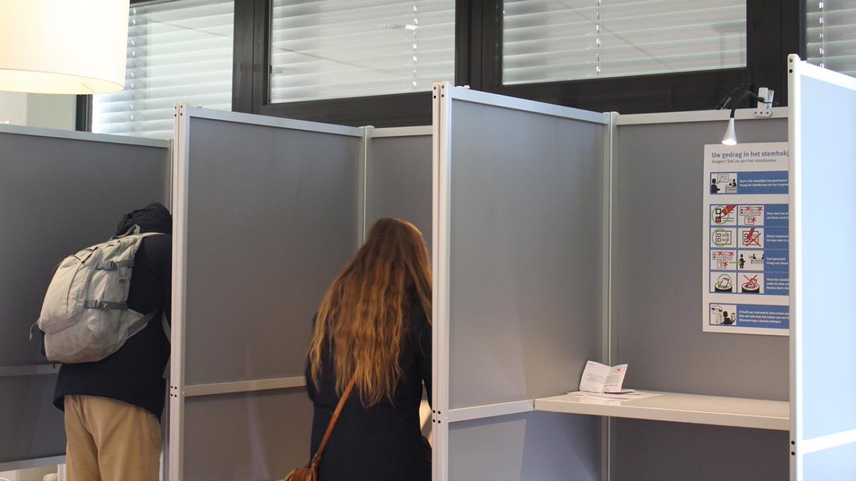 dubnieuws's tweet image. Welke jongeren staan op de kieslijst en waarom moet iedereen gaan stemmen vandaag? Met filmpjes en overzichten probeert de #LSVb alle studenten naar de stembus te krijgen.
dub.uu.nl/nl/nieuws/prov…