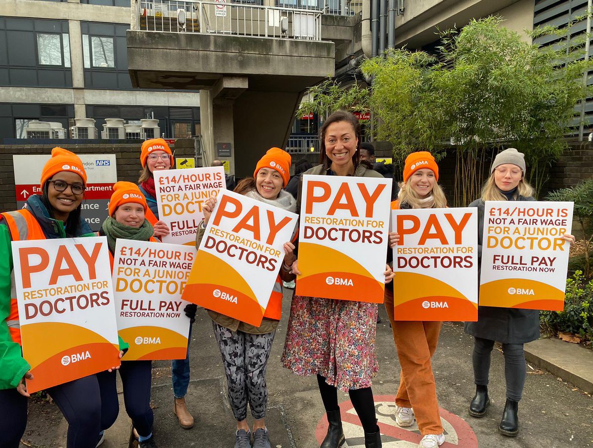 Home via the picket. So incredibly proud of our team. 

Solidarity to my consultant and SAS colleagues taking on the final 24 hour stretch.  

Ready to do this again no matter how long it takes. 

#PayRestoration #ukdoctorsstrike #DoctorsStrike #bma #BMADoctorsVoteYes