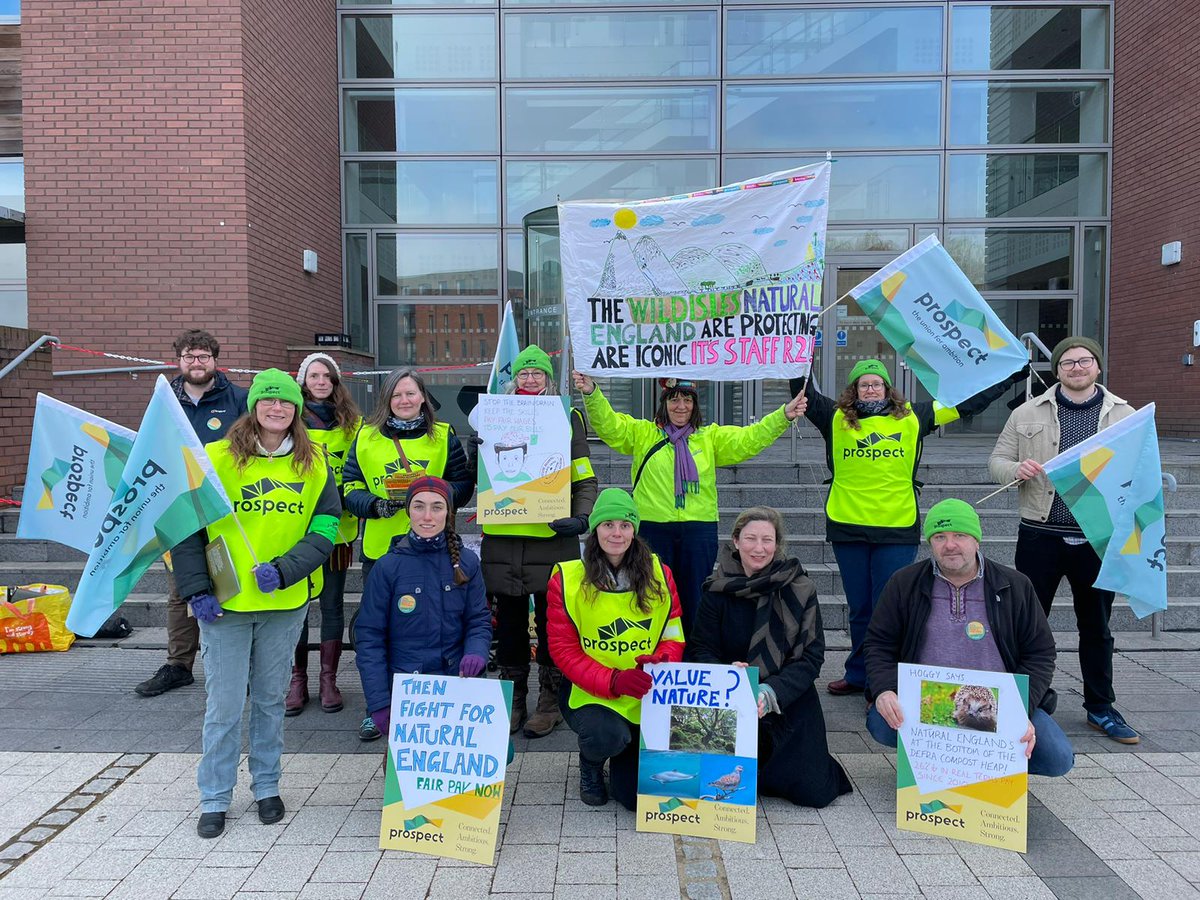 Frances_Mullany's tweet photo. This is our picket at the Norwich Natural England office!

NE is the leading public body tackling the climate and environmental crises, the most pressing issues of our time - yet our pay far from reflects this... 🌱 https://t.co/faYAplImEl