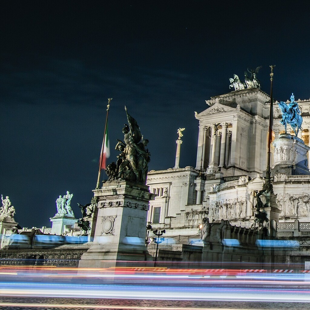 HelloLen's tweet image. Have you ever visited Rome?
What's your favourite place or monument?
Mine is without a doubt this one, the Altare della Patria (Altar of the Fatherland) or Vittoriano.
And sunset and night are the best moment, as the lights on the white facade create an … instagr.am/p/Cpzqb80MbrA/