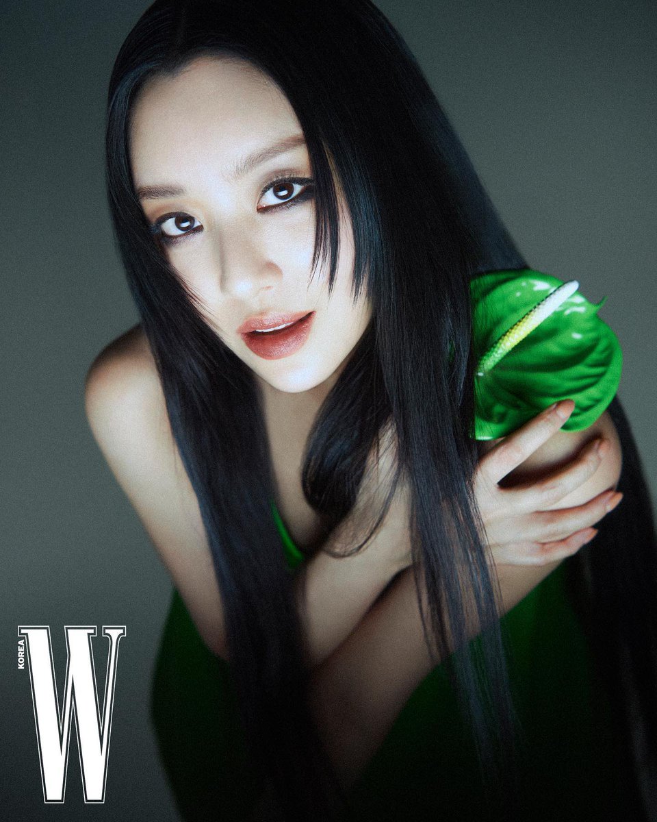 kdramatreats's tweet photo. THE WOMEN OF THE GLORY FOR W KOREA 🥵 https://t.co/yvnMlLDbmR