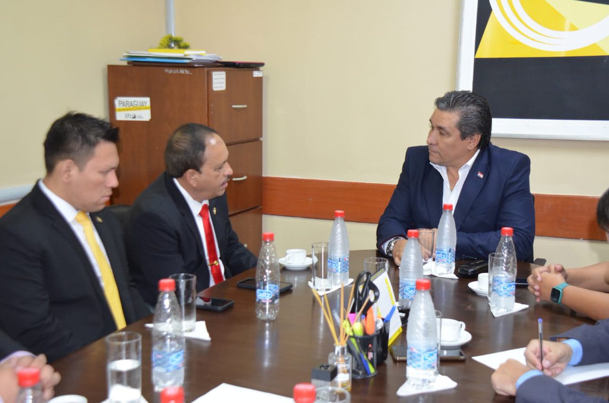 El senador <a href="/LanzoniSenador/">Lanzoni Senador</a>, presidente de la Comisión de <a href="/DDHHSenadoPy/">Comisión de Derechos Humanos Cámara de SenadoresPy</a>, recibe a una delegación extranjera y a comisionados del <a href="/mnpparaguay/">XxX porn hub 👀</a>.

📍Sala de reuniones de la Comisión, planta baja.