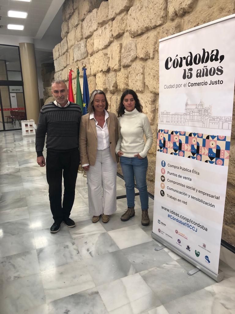 🆕Estamos #ahoramismo en el <a href="/ayuncordoba_es/">Ayuntamiento Córdoba</a> en #ruedadeprensa, celebrando el compromiso de la ciudad con el #ComercioJusto y el #ConsumoResponsable🌱
✅Córdoba 15 años de ciudad por el #ComercioJusto👏#Córdoba15CCJ #CiudadesporelComercioJusto