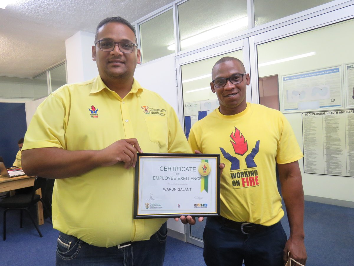 wo_fire's tweet photo. Warrun Galant named the first Western Cape Best Regional Manager of the Month contest.
This was during the strategic meeting held in a bid to improve services and ensure adequate support to partners during firefighting missions.
#WOFValues
#Excelency
#Bestmanagerofthemonth https://t.co/56fPWiZdHT