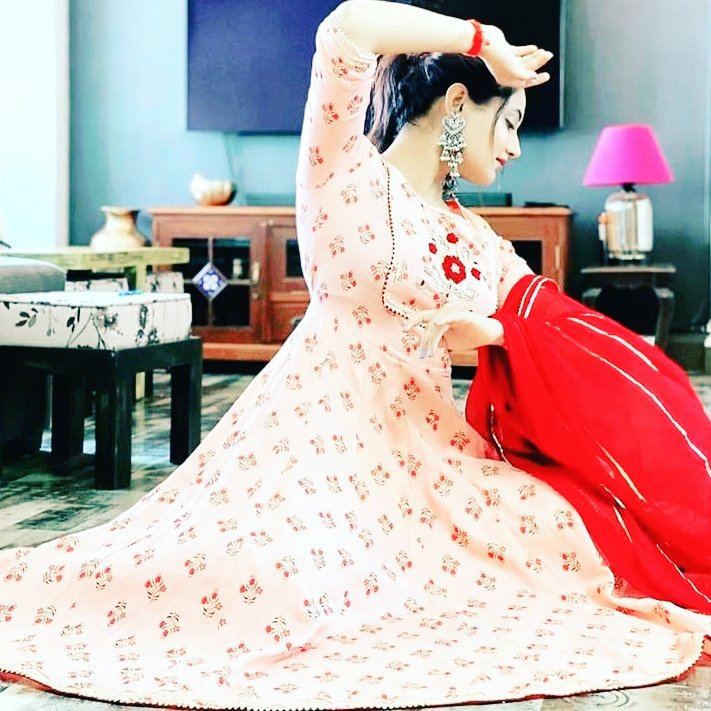 Queen Dancing is back on IBFA AWARD #RashamiDesai ❤😘
Success baby <a href="/TheRashamiDesai/">Rashami Desai</a>
All the best for you😘❤

RASHAMI GRACING IBFA AWARD