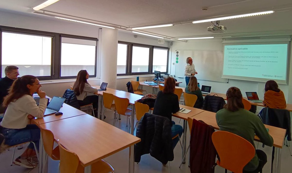 El Cap del Servei de Secretaria de l’<a href="/incavicat/">INCAVI</a>, <a href="/XavierAgell/">xavier agell corbera</a>, va realitzar una sessió de dret vitivinícola europeu i català a l’alumnat del Postgrau de Dret de la Qualitat i la Seguretat Alimentària a la <a href="/UABBarcelona/">Universitat Autònoma de Barcelona</a>.