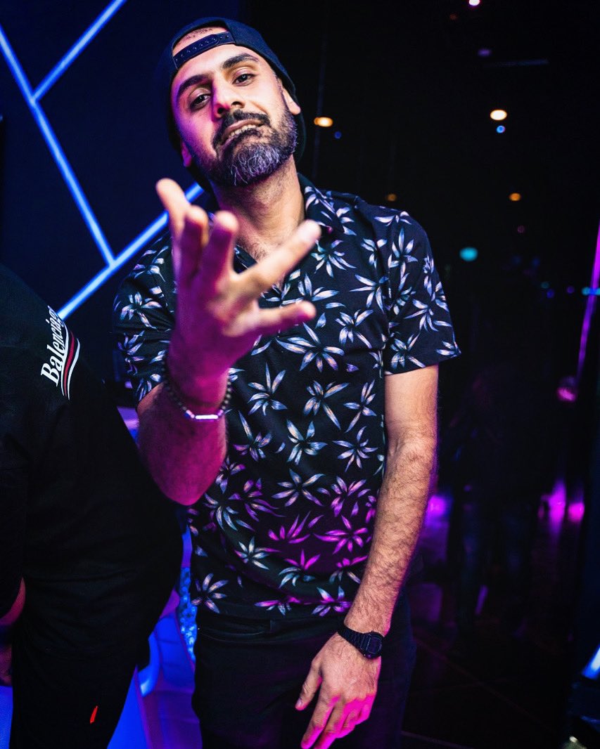 "I lowered my standards
For you and you still couldr reach them." 🤡🤡🤡
.
.
.
#djsadcat #dj_sadcat #emoratidj #hiphopdj