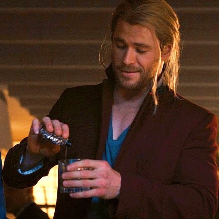 Bottom__Thor's tweet photo. ‘Thor doesn't have fashion sense’
Say that again https://t.co/HlumVLA3IQ