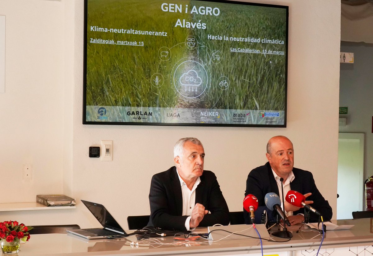BittorOroz's tweet photo. 📲🌾El proyecto piloto #GENiAgroalavés analizará la huella ambiental de las explotaciones y mostrará su contribución al mantenimiento del medio ambiente para marcar la tendencia a seguir en #Euskadi y posicionarse como Territorio Neutro en Carbono.

🔗 https://t.co/DsDgFAqQjS https://t.co/pHXNjKxUXc