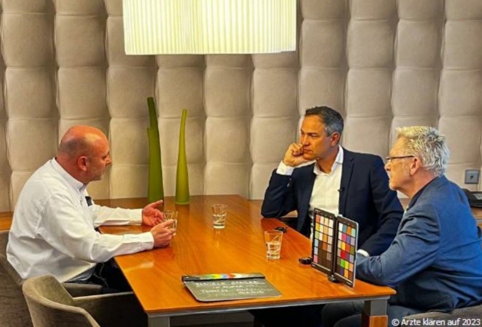 VerenaMaria82's tweet image. Dr. Thomas Ly von "Ärzte klären auf" (aerzteklaerenauf.de) im Gespräch mit Dr. Daniele #Ganser und Prof. DDr. Martin #Haditsch 👏

youtube.com/watch?v=Oc3IGY…