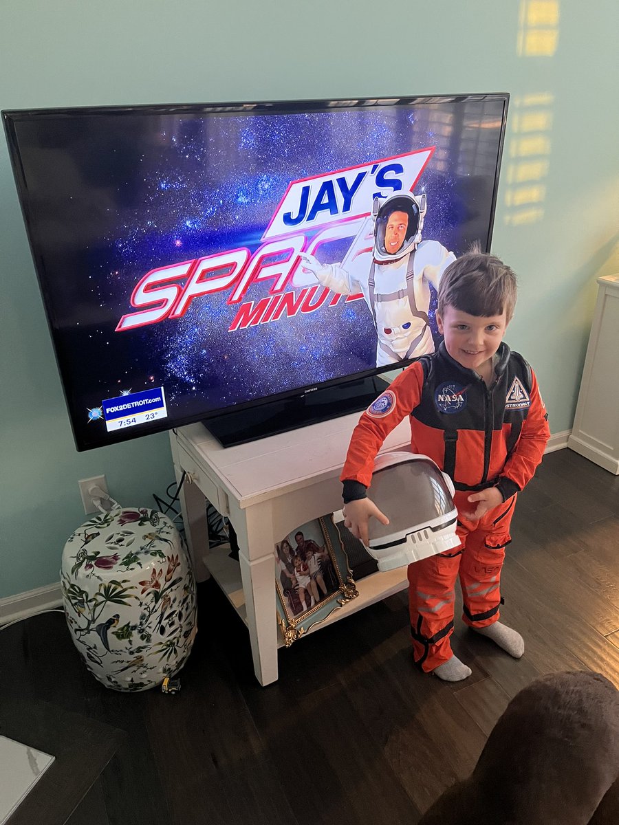 TempiB1's tweet photo. @JayTowers Oliver was so excited for your #spaceminute segment he ran and got his astronaut outfit to be like you @FOX2News #NASA https://t.co/mD5aKlTniW