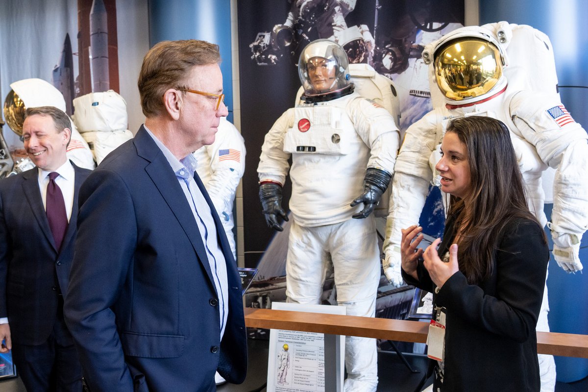 CollinsAero's tweet image. Last week @GovNedLamont visited at our facility in Windsor Locks, CT and saw firsthand the groundbreaking technologies we’re developing, including life support systems that help astronauts return to the moon and advanced cooling to support F-35 modernization.