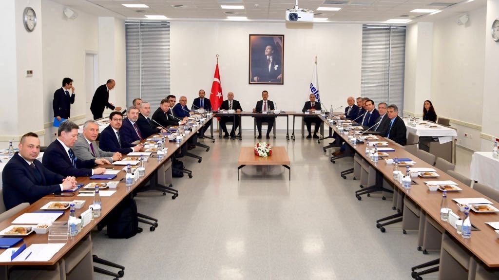 halukgorgun's tweet photo. Omuz omuza ve her zaman birlikteyiz 🇹🇷
TOBB Savunma Sanayi Meclis Toplantısını, @aselsan Gölbaşı yerleşkemizde gerçekleştirdik. Sektörün çok kıymetli liderleriyle birlikte tedarik zincirlerimizden, afet bölgesinde hep birlikte yapacaklarımıza kadar çok sayıda konuyu ele aldık. https://t.co/eBJNXHwsJF