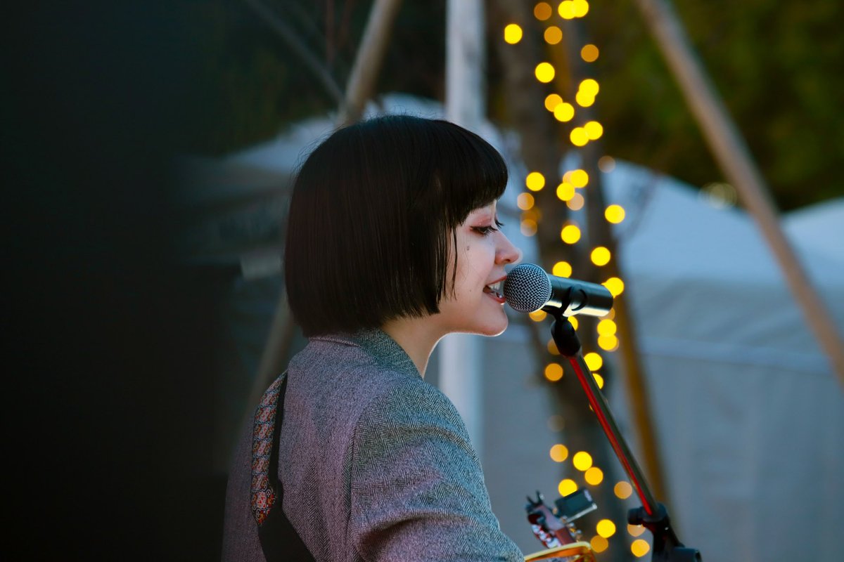 Colorentame's tweet photo. 3/12に #ハルマチfoodfes 
に出演していた 

#野田セリナ さん

夕暮れ時の雰囲気とアコギのギターの音で演出のように感じる程の絶妙なバランスを感じました！
綺麗な歌声が響き野外フェスならではの一体感のLIVEでした

こんな写真を撮れるのも野外ならでは
イベントの撮影のご依頼お待ちしております https://t.co/oyQpicnlZ3